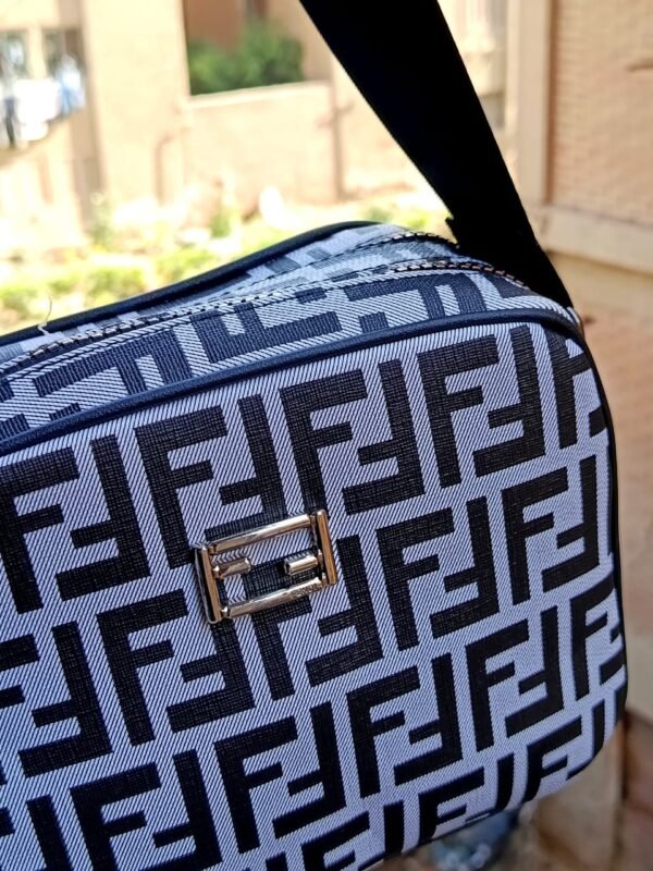 ⁦شنطه FENDI⁩ - الصورة ⁦3⁩