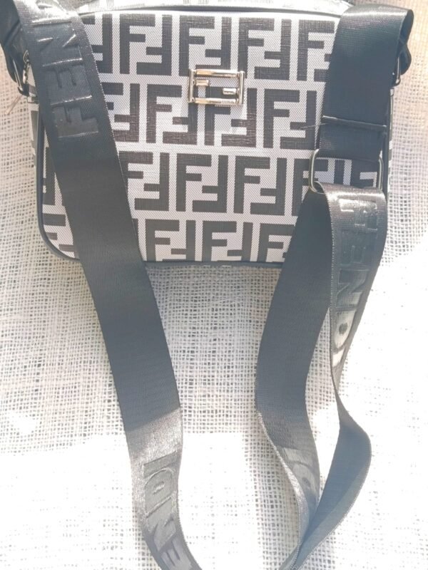 ⁦شنطه FENDI⁩ - الصورة ⁦2⁩